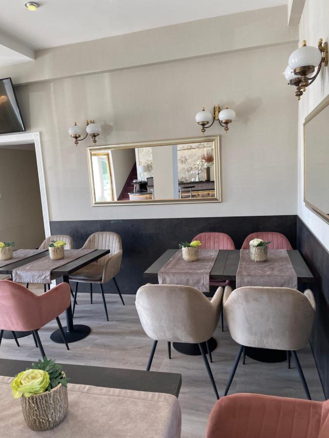 Hotel Forras Komárom Eksteriør bilde