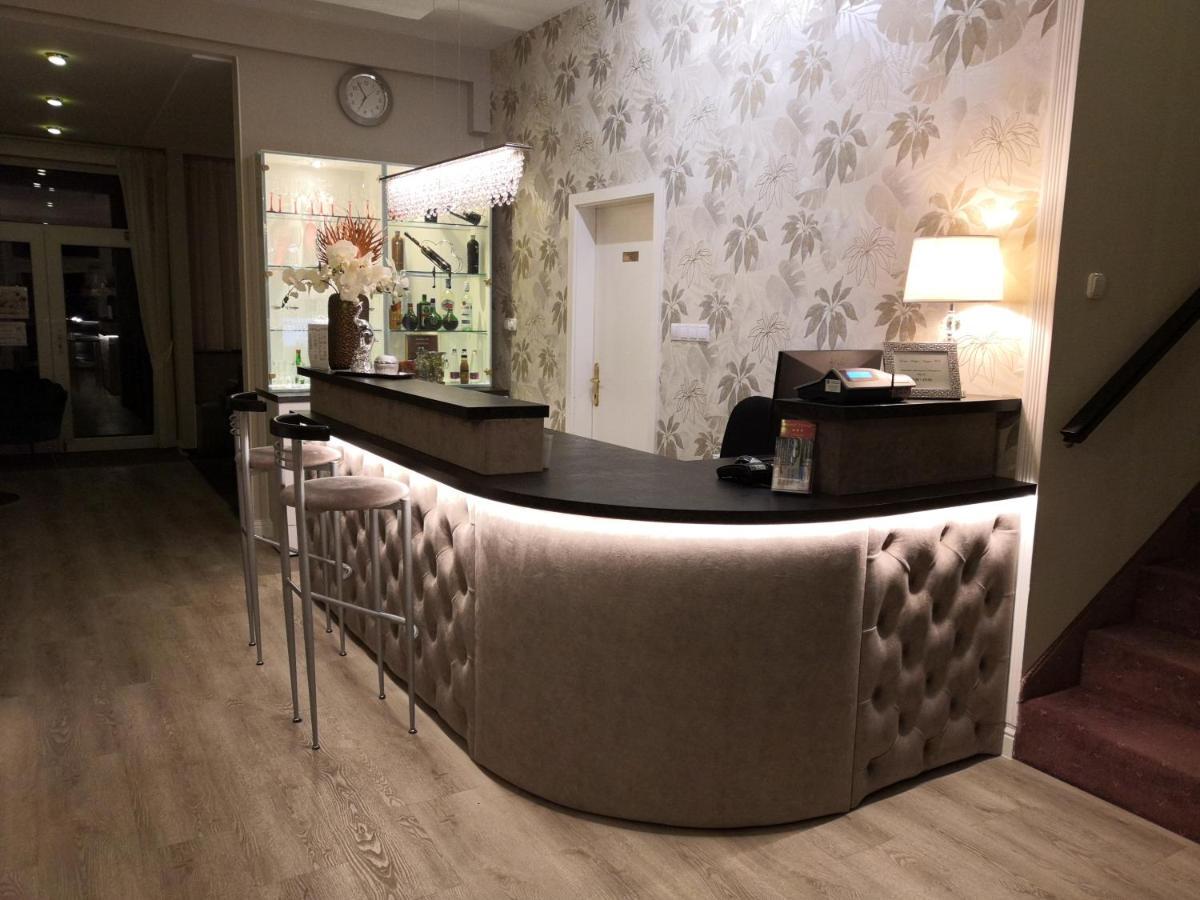 Hotel Forras Komárom Eksteriør bilde