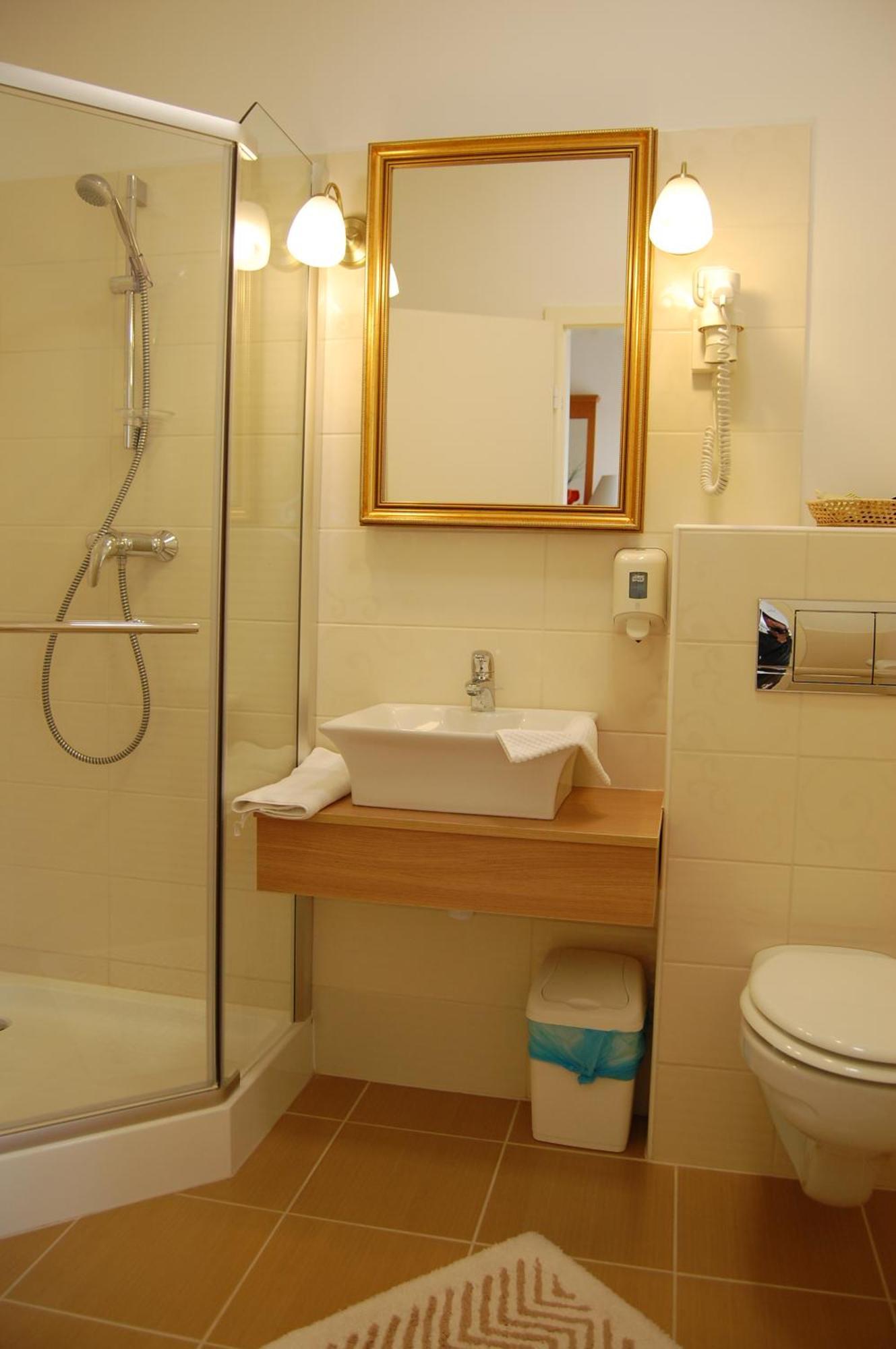 Hotel Forras Komárom Rom bilde