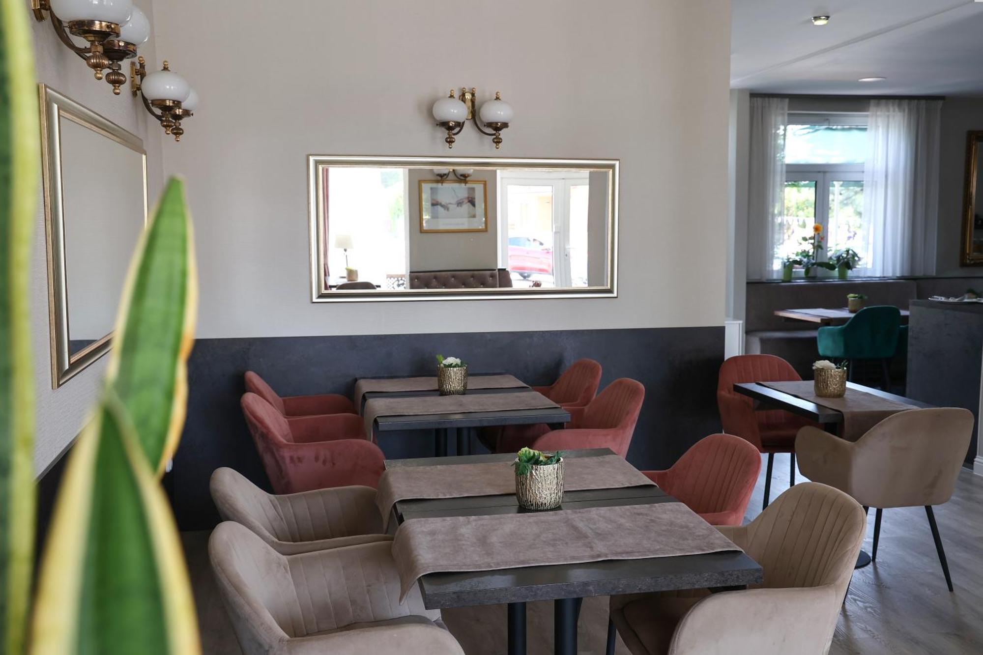 Hotel Forras Komárom Eksteriør bilde