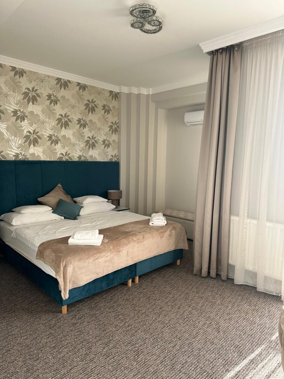 Hotel Forras Komárom Eksteriør bilde