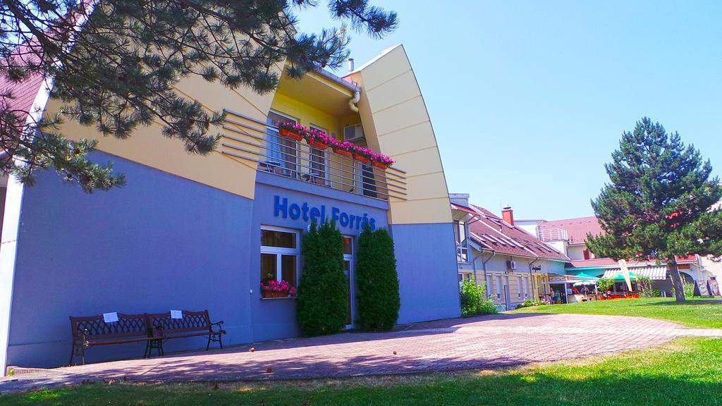 Hotel Forras Komárom Eksteriør bilde