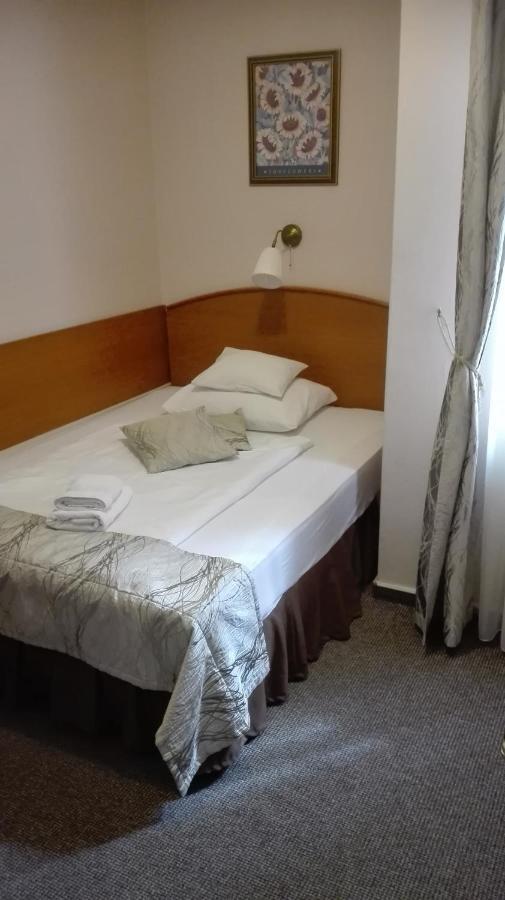 Hotel Forras Komárom Eksteriør bilde